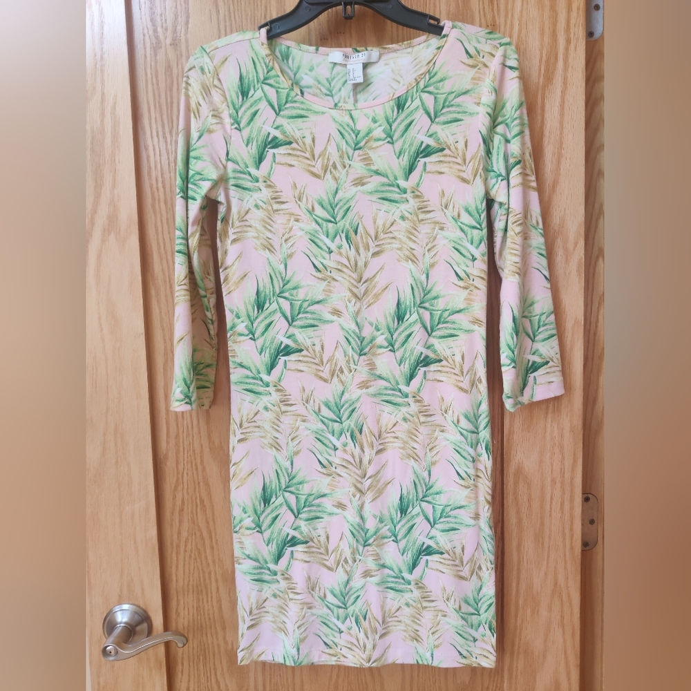 NWT Forever  21 Contemporary Quarter Sleeve Tropical Dress